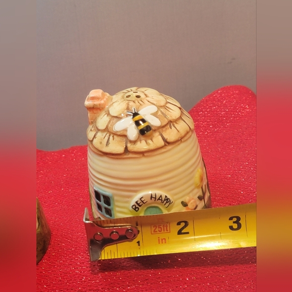 Vtg Treasure Craft Pfaltzgraff Beehive Salt & Pepper Shakers - Picture 5 of 14